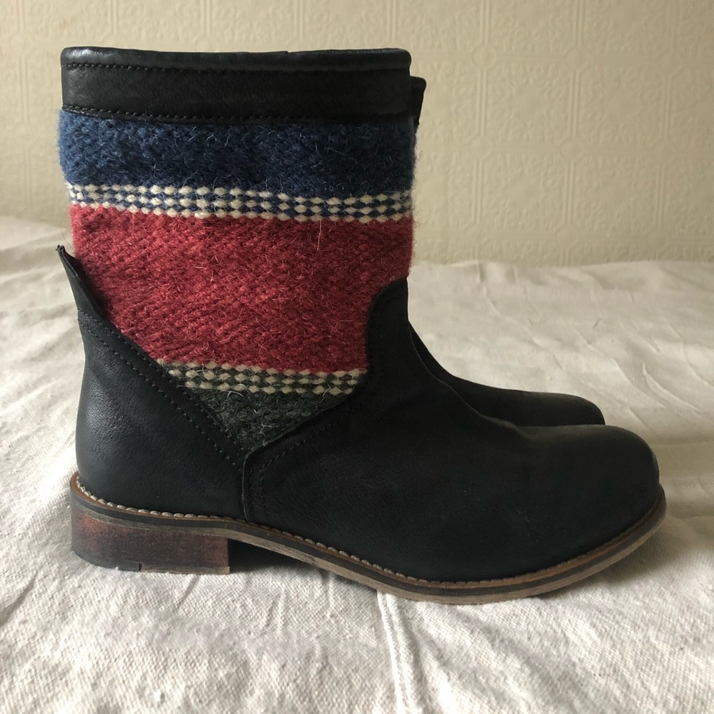 EUC SEYCHELLES LEATHER AND WOOL BOOTS